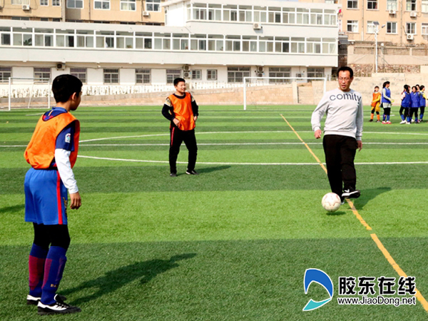 长岛县第一实验学校“校长杯”足球比赛拉开序幕